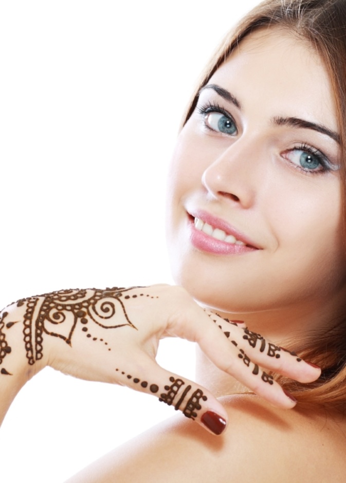  نقش حناء مناسب للاحتفال باليوم الوطني الاماراتي