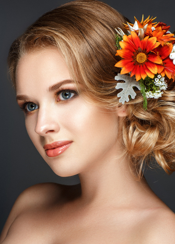 خطوات تطبيق مكياج مميز مع الألوان لإطلالات الخريف