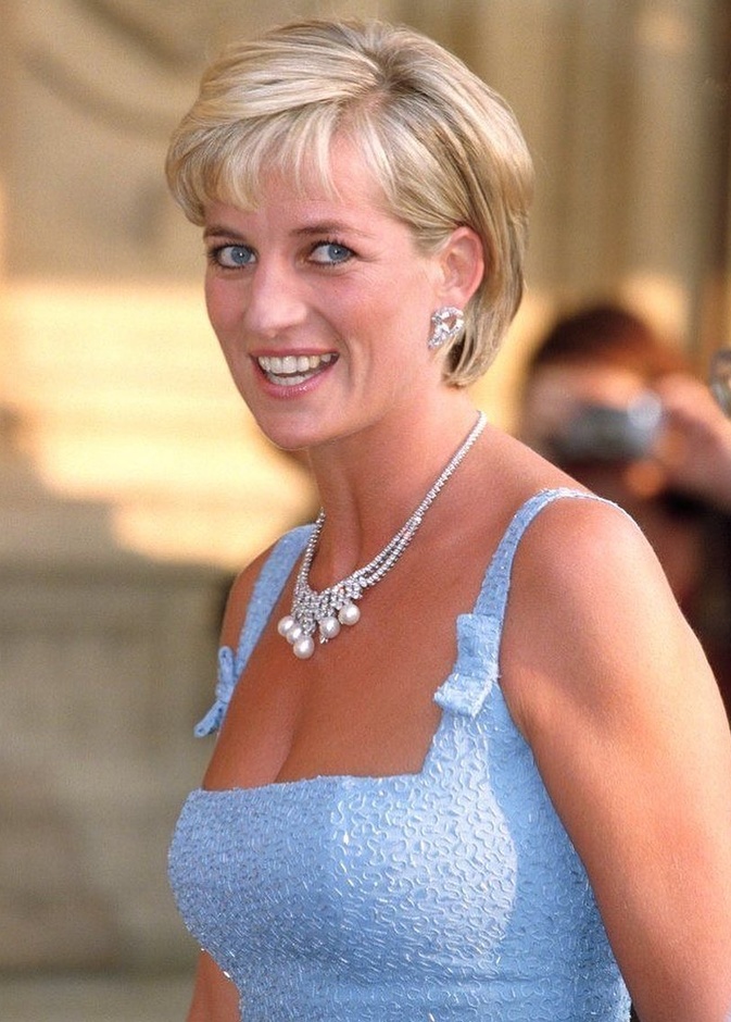 بتوقيع دار غرارد Garrard.. هذه آخر قلادة ارتدتها الأميرة ديانا قبل وفاتها