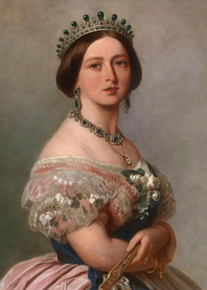 "عاشق المجوهرات".. 4 تيجان فاخرة أهداها الأمير ألبرت للملكة فيكتوريا وابنته الأميرة أليس