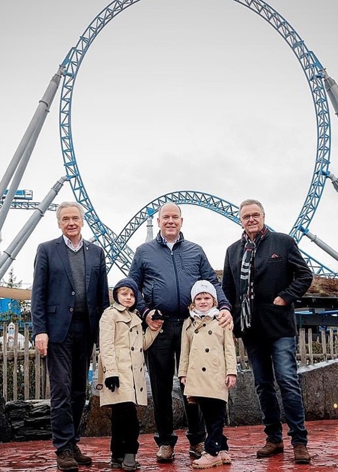 أحدث ظهور للأمير ألبرت وطفليه التوأم في ألمانيا