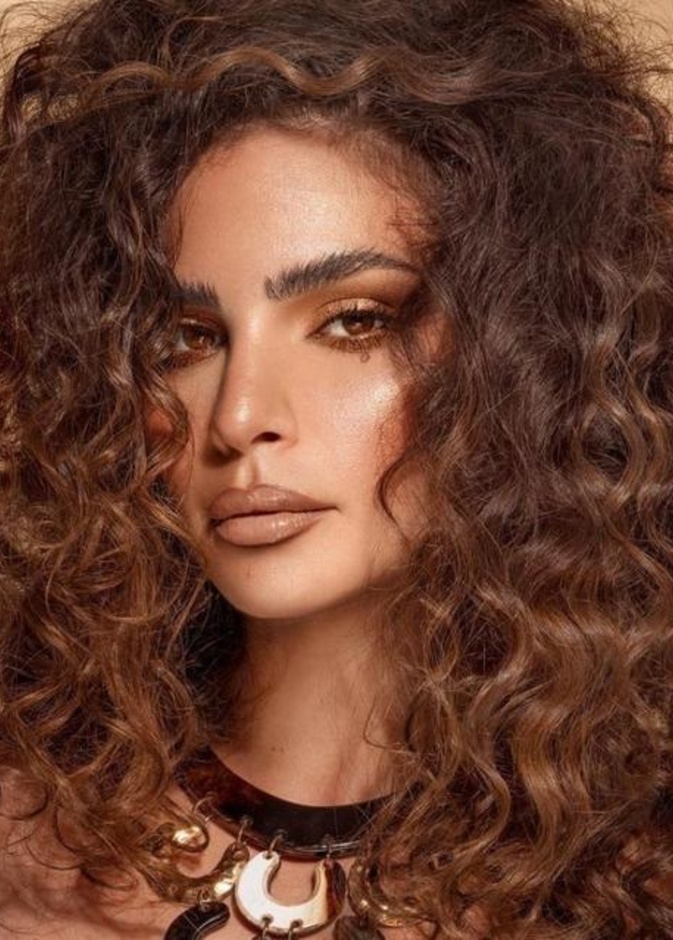 ريتا حايك تتخلى عن لون شعرها البني