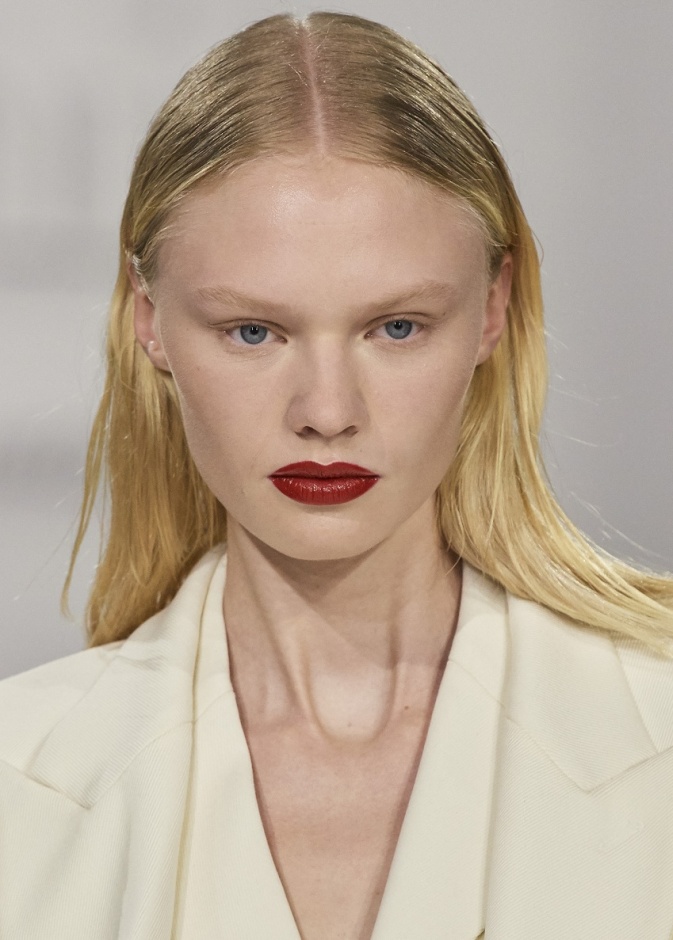 أبرز صيحات أحمر الشفاه لموسم خريف 2021  