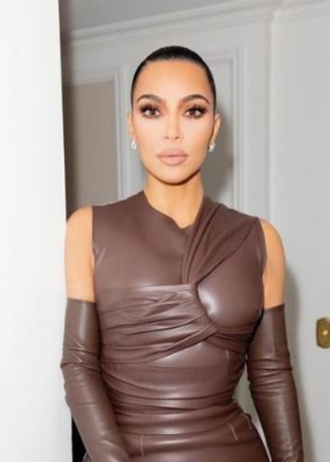 رد فعل كيم كارداشيان على الصورة المتداولة لـ كاني ويست وعارضة الأزياء فينيتريا 