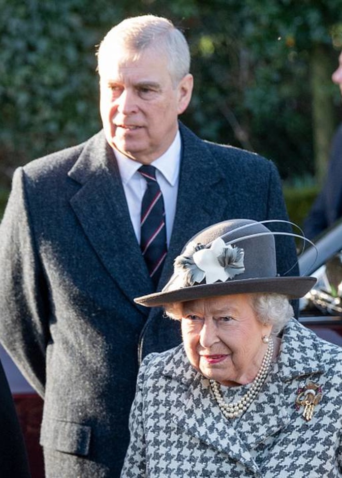 تعرف على الدور الجديد الذي أسندته الملكة للأمير أندرو