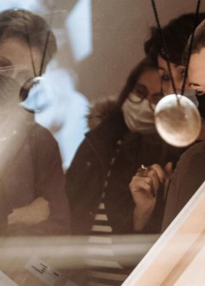 الأميرة ستيفاني تزور معرض مجوهرات ديانا فينيت