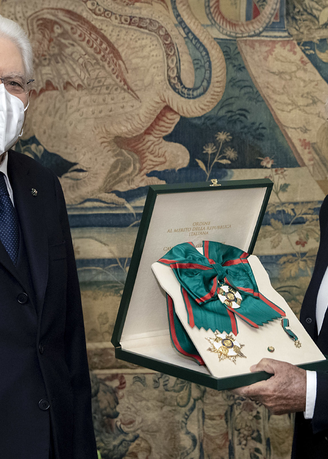Giorgio Armani يتسلّم أعلى وسام شرف في إيطاليا 