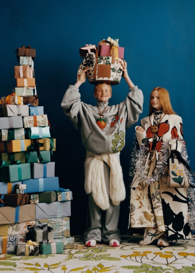 LOEWE  تطلق مجموعة هدايا خاصّة بموسم الأعياد