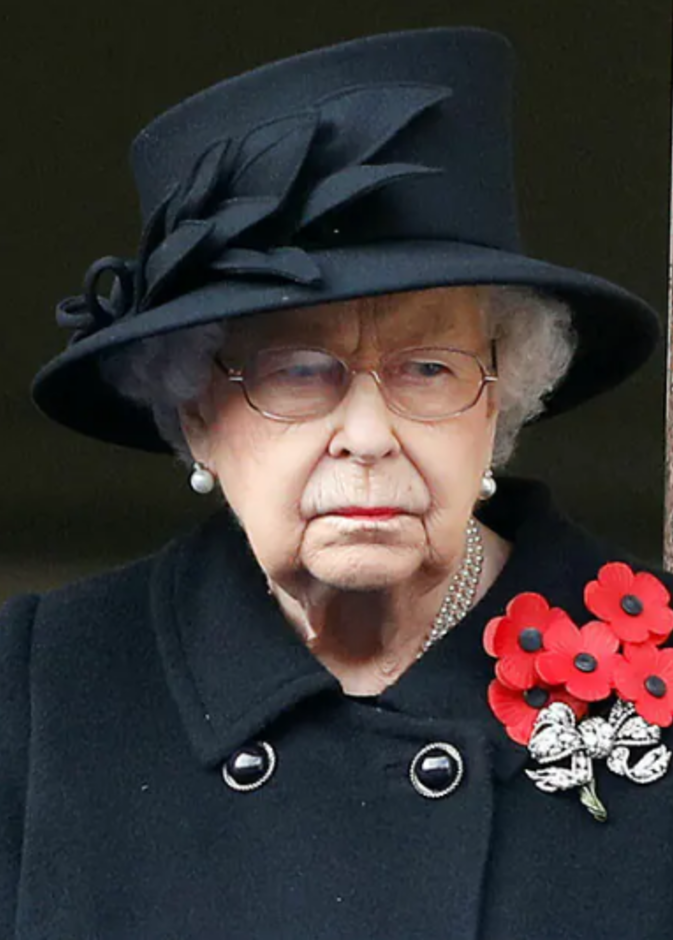 ملكة بريطانيا تغيب عن احتفالات يوم الذكرى بسبب إصابة في الظهر