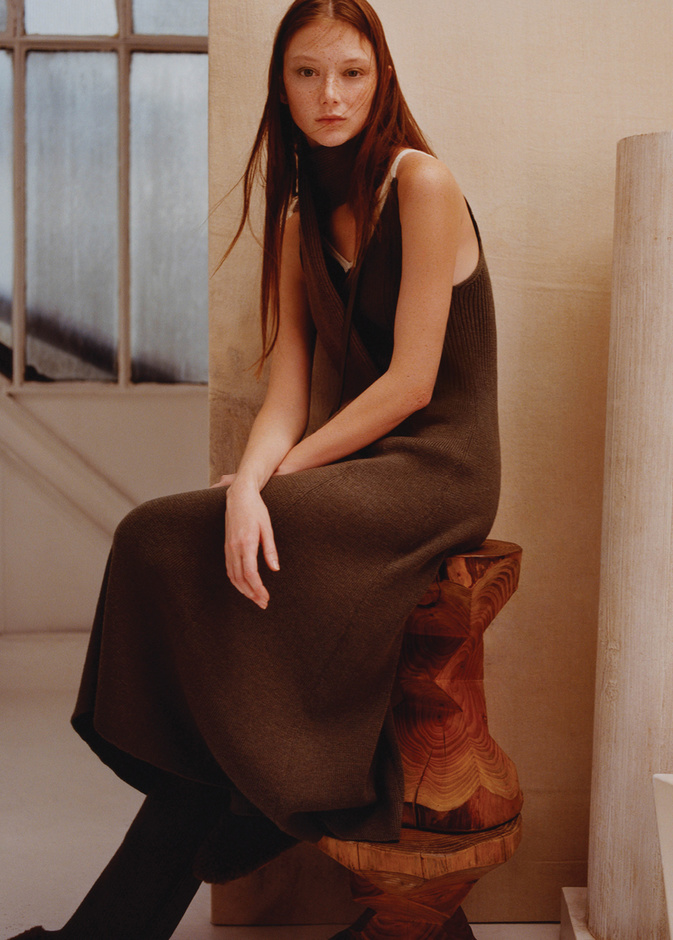 موقع Net-A-Porter يقدّم مجموعة كبسولة حصرية من تصميم Loewe