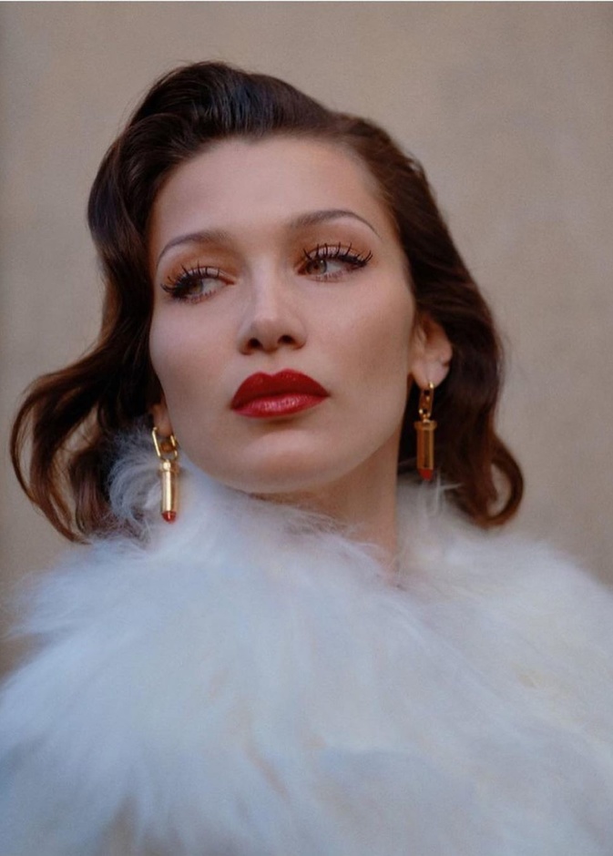 صور بيلا حديد منهارة وتكشف مرورها بأزمة نفسية حادة:"أعاني من الوحدة"