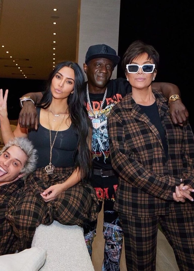 بيت ديفيدسون يحتفل بعيد ميلاده مع كيم كارداشيان