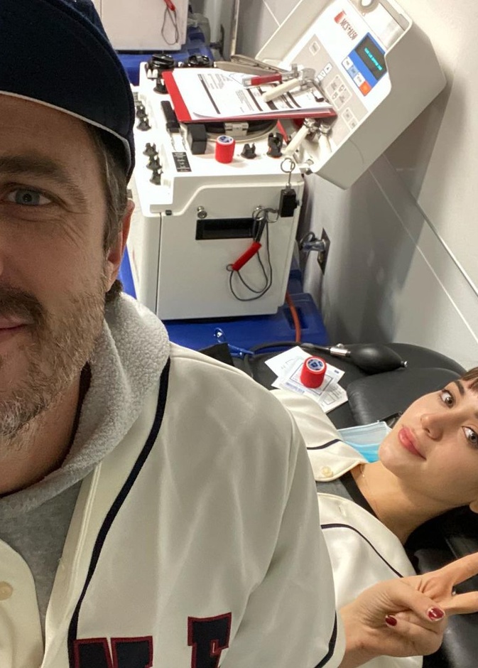 كيسي أفليك يعلن عن علاقته رسميًا مع الممثلة كايلي كوان