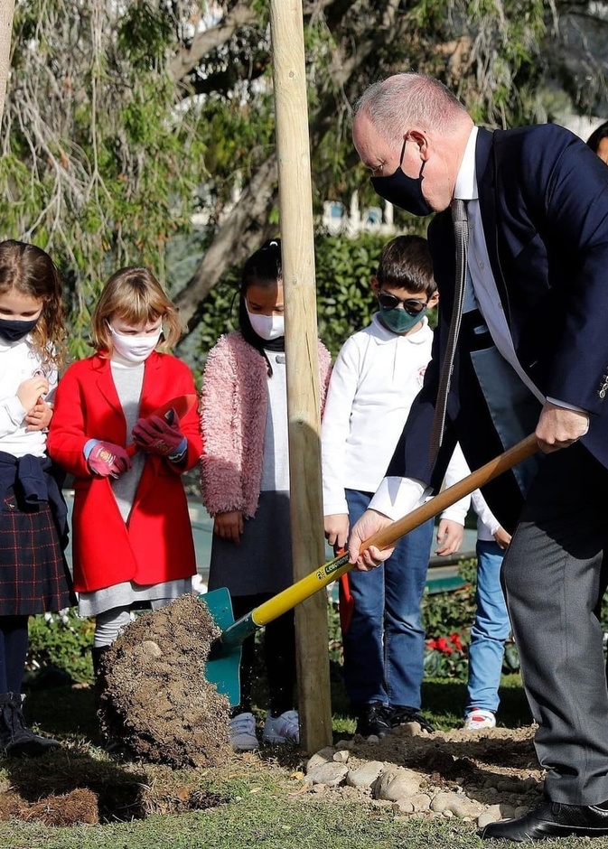 الأمير ألبرت وطفليه يحتفلان بمرور مائة عام على تأسيس الرابطة الدولية لأخوات المحبة