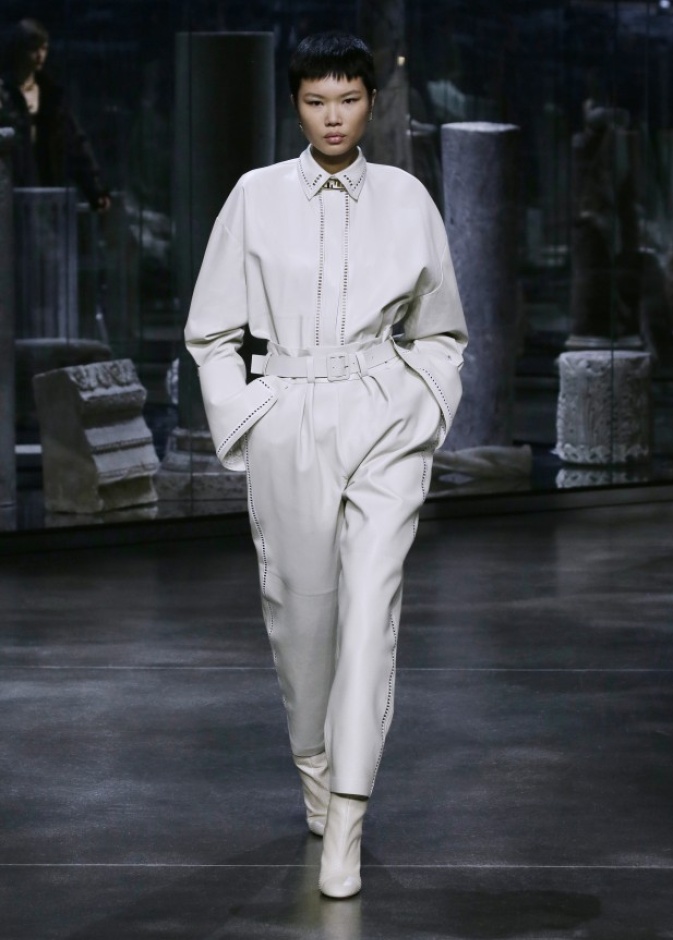 فستان جلد مميّز من Elisabetta Franchi