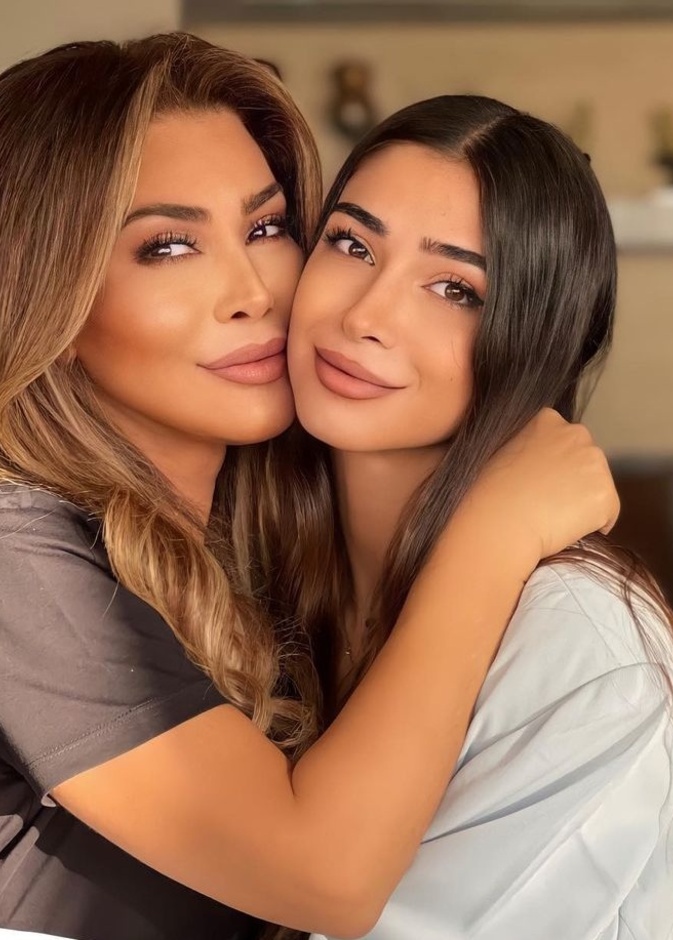 نوال الزغبي وابنتها تيا