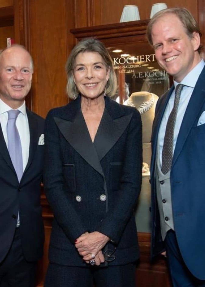 الأميرة كارولين في افتتاح معرض مجوهرات كشرت