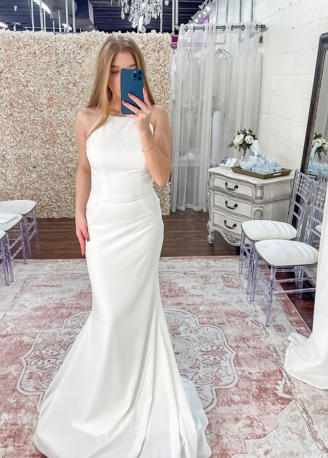 عروس تحصل على فستان زفاف أحلامها بفضل عروض يوم "الجمعة الأبيض"