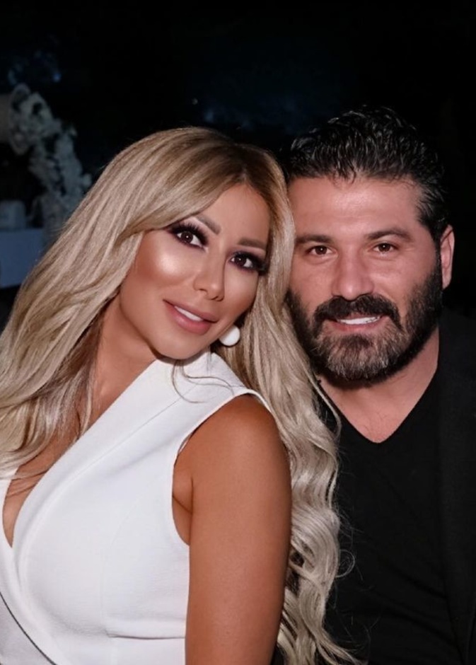 يزن السيد وزوجته