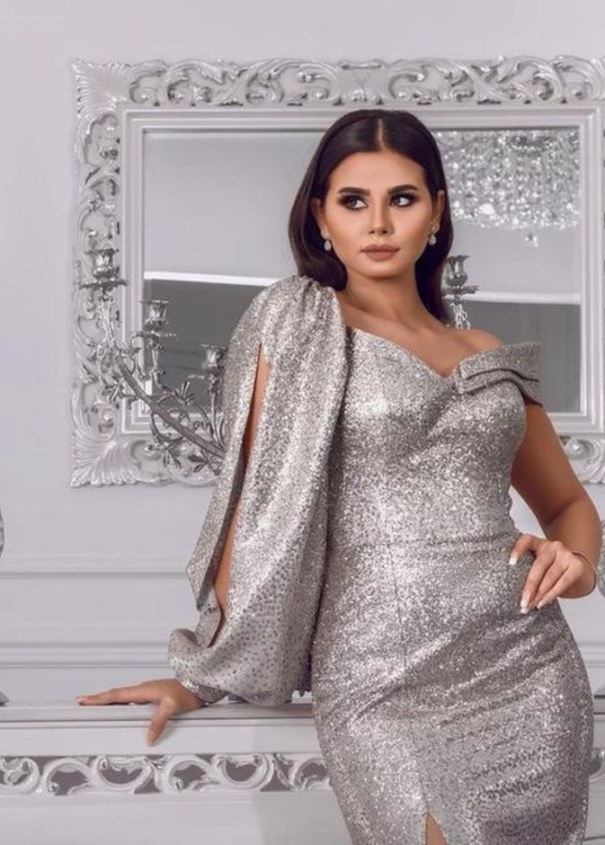 شاهدوا أجمل إطلالات منة عرفة بفساتين السهرة والملابس الكاجوال خلال فترة ارتباطها