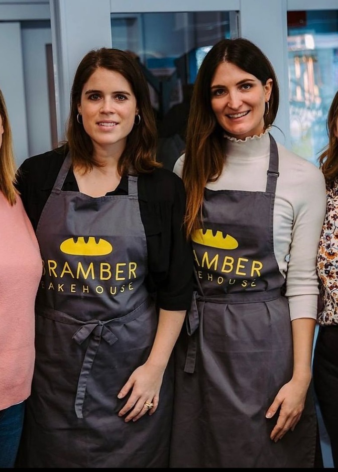  أحدث صور الأميرة يوجين أثناء قيامها بالخبز