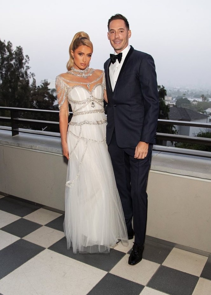 باريس هيلتون وزوجها