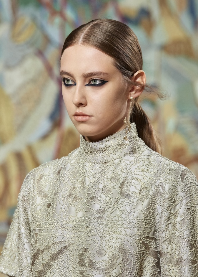 الايلاينر العريض على الجفون السفلى من وحي دار Christian Dior