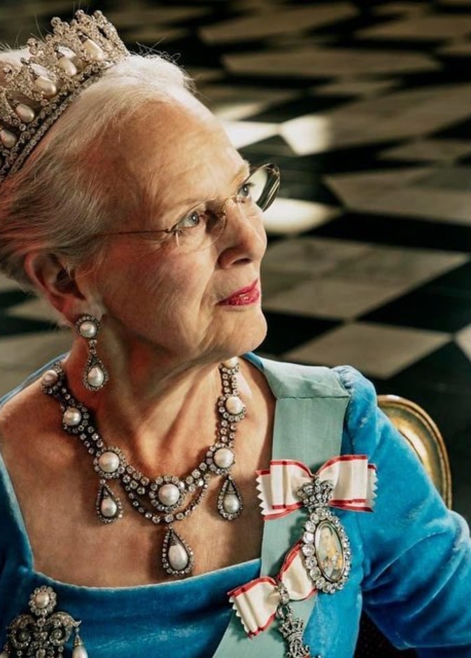 صور رسمية جديدة لملكة الدنمارك بمناسبة مرور 50 عام على تتويجها ملكة للدنمارك