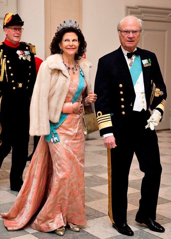 ملك وملكة السويد يتلقيان الجرعة الثالثة من لقاح كورونا