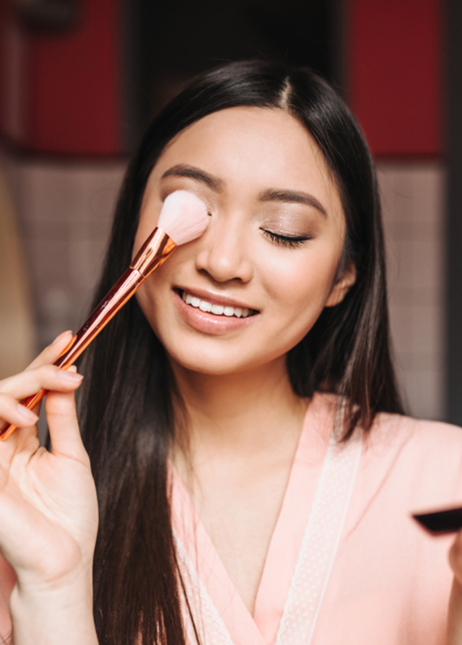 بدائل طبيعية عن مستحضرات المكياج وطرق تطبيقها