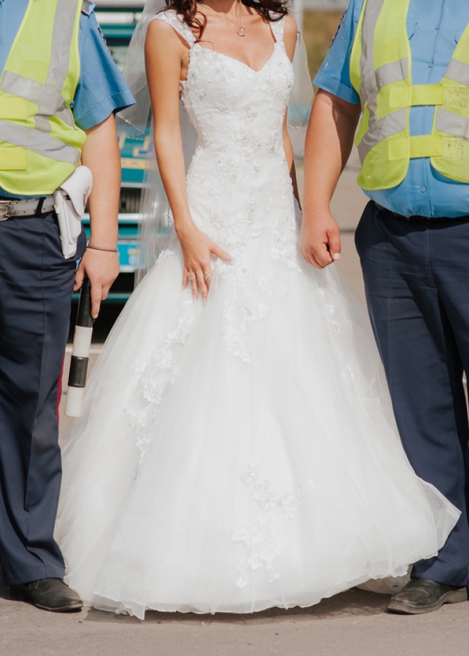 الشرطة تساعد عروس في الوصول إلى موقع زفافها