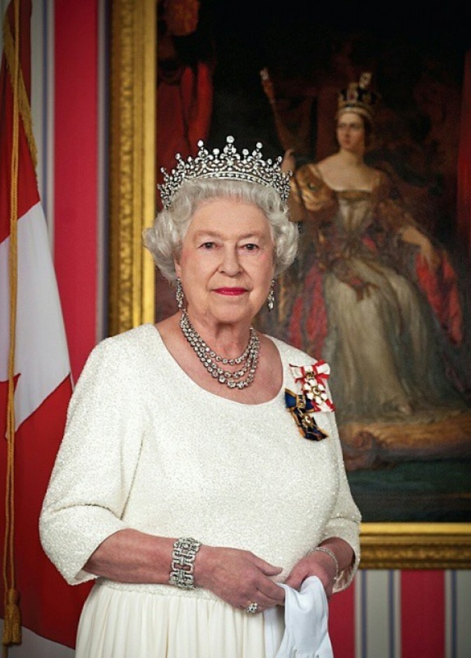 ملكة بريطانيا تبحث عن موظف لكتابة خطاباتها الشخصية في منزلها في لندن