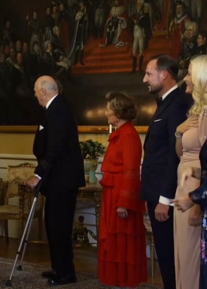 ملك وملكة النرويج يستضيفان مأدبة عشاء رسمية للرياضيين النرويجيين