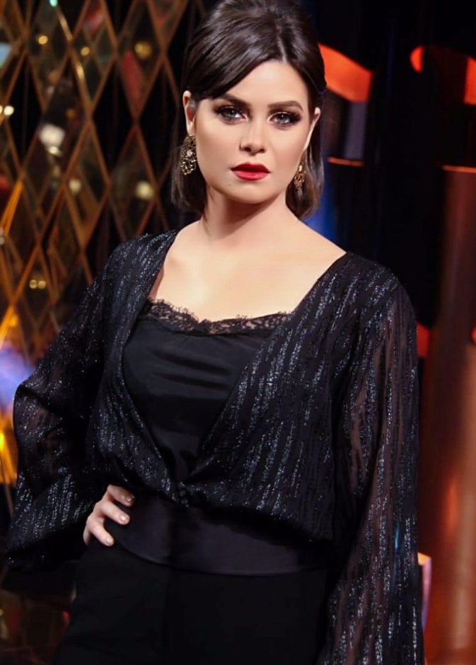 يسرا اللوزي