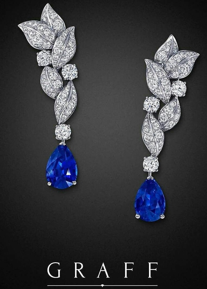 اقراط مرصعة بالحجر الازرق من دار Graff