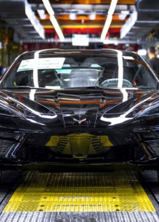 الأعاصير تدمر مصنع سيارات شيفروليه كورفيت