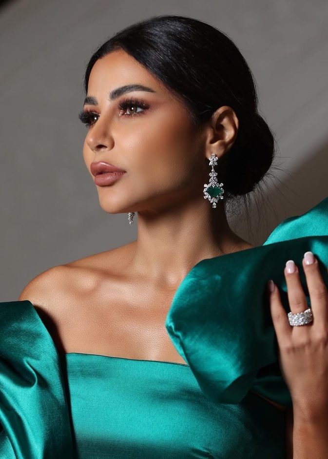 الإعلامية الاماراتية مهيرة عبد العزيز Mahira Abdel Aziz- الصورة للمصورة Amani Aldageel