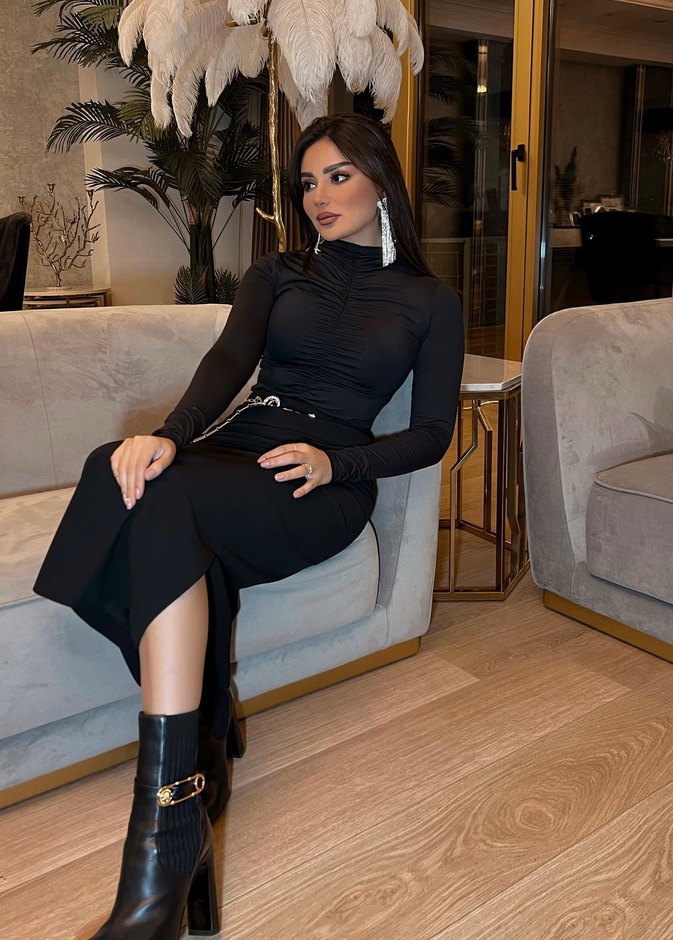 اطلالات مميزة للصبايا باللون الاسود مستوحاة من هيفاء حسوني