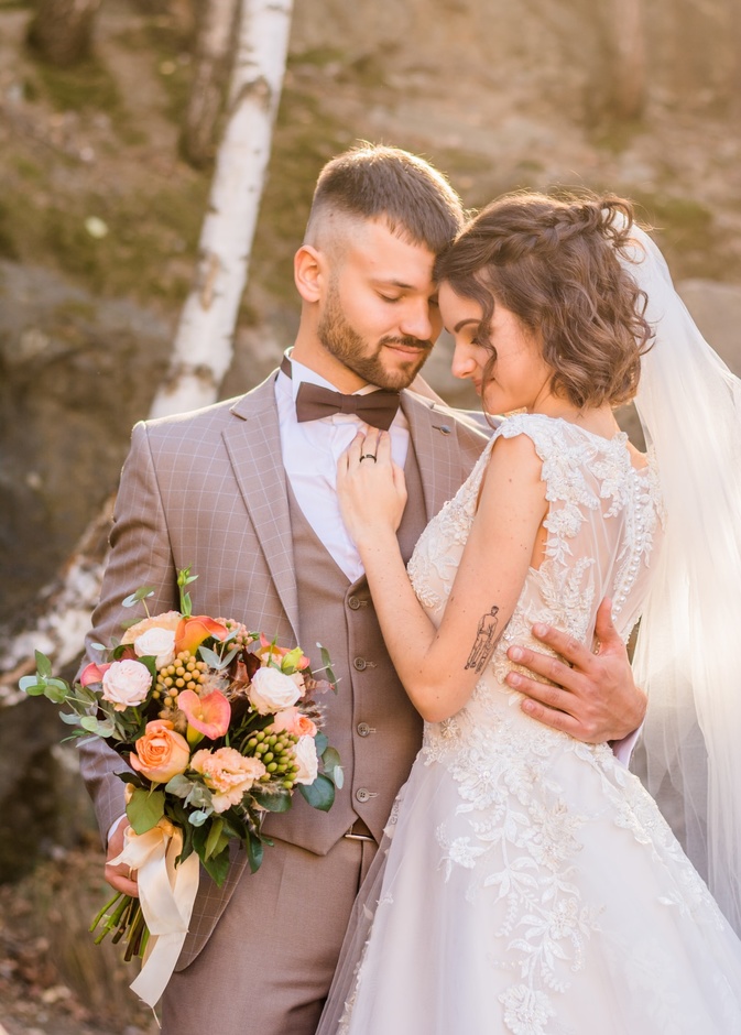 خلاف بين عروسين وإحدى ضيفات حفل الزفاف بسبب ترتيب أماكن الجلوس