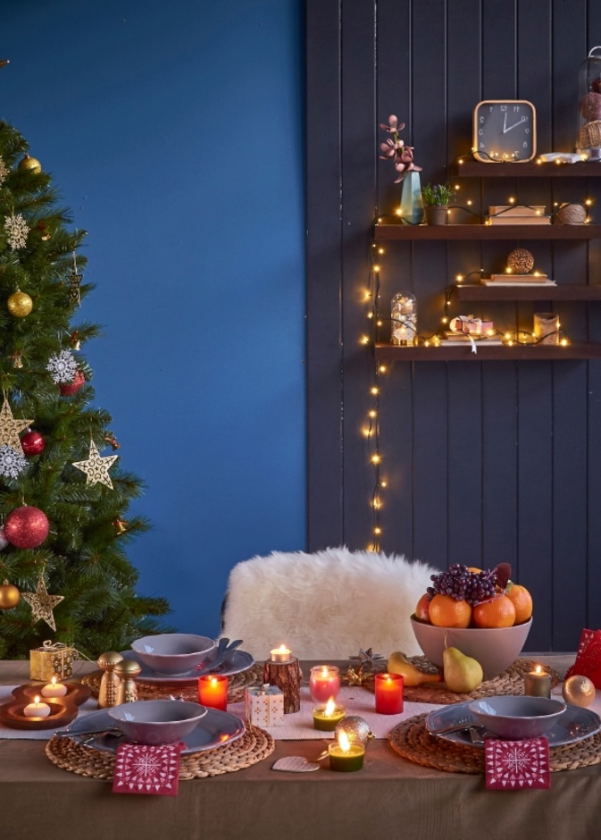 ديكورات موائد الطعام احتفالا بالسنة الجديدة