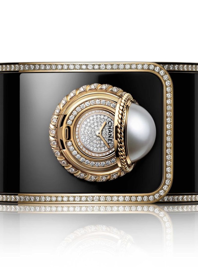 ساعة من شانيل  CHANEL