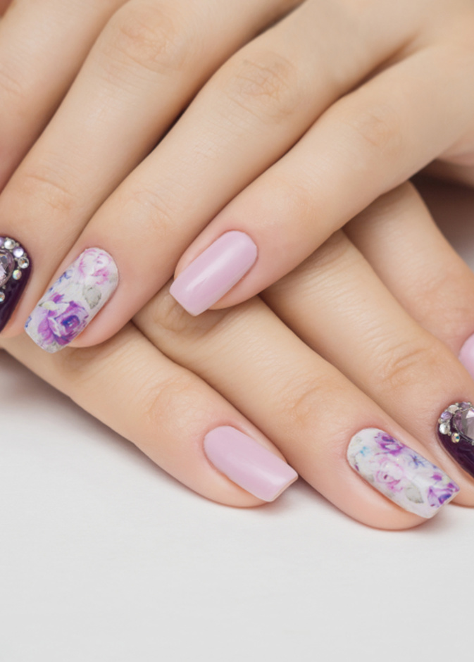 أفكار رسومات أظافر للإحتفال برأس السنة 2022