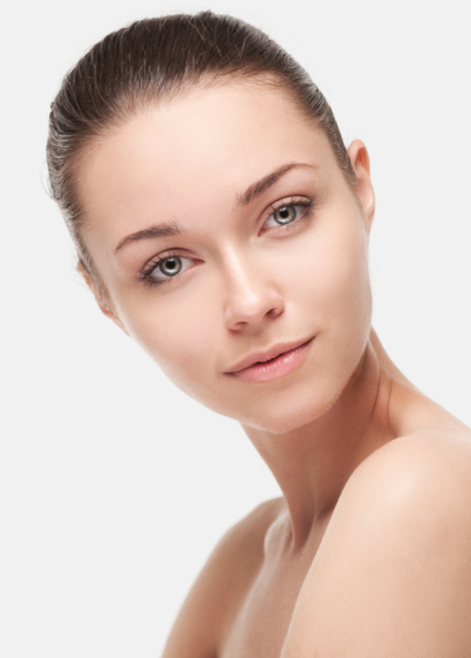 خلطات طبيعية من الطماطم لترطيب وتفتيح البشرة قبل ليلة رأس السنة