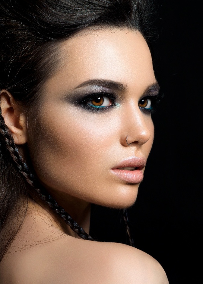 طريقة عمل مكياج جليتر لسهرة رأس السنة 