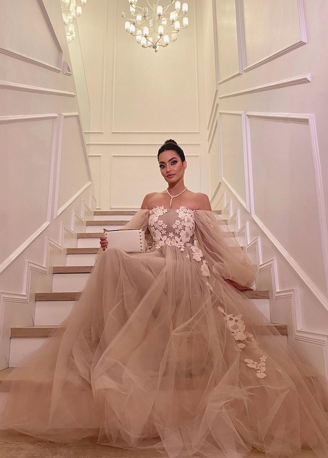 فساتين خطوبة من مدونات الموضة انستقرام@karenwazen