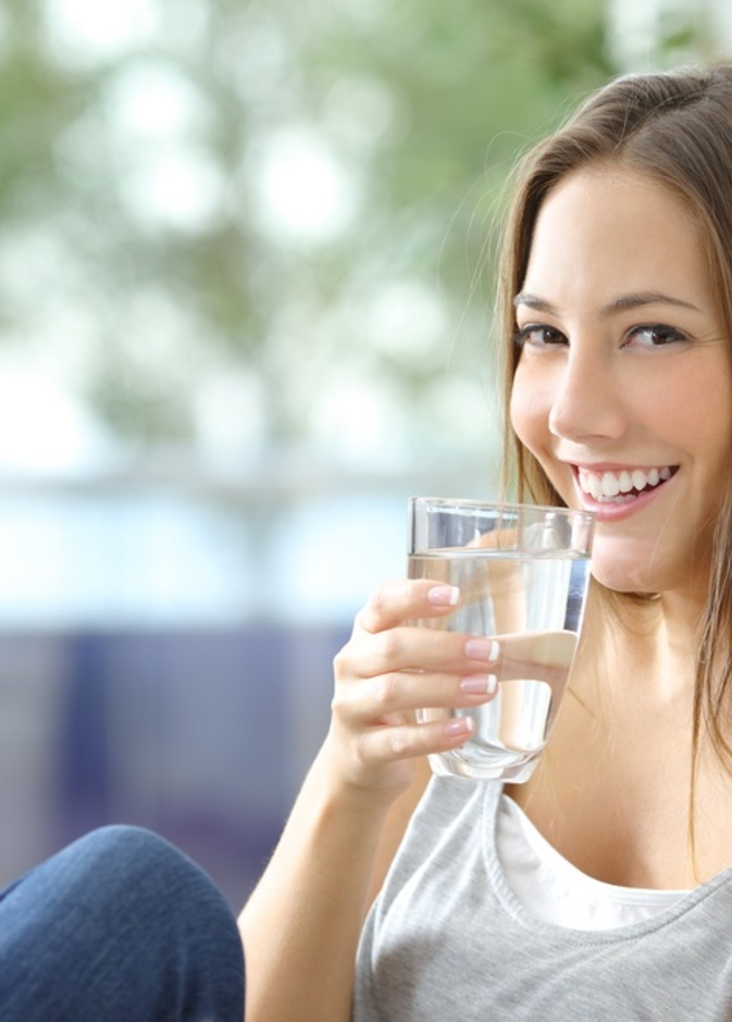 فوائد مذهلة لشرب الماء عند الاستيقاظ من النوم