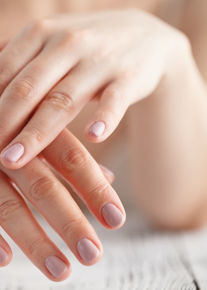 كيف يمكن للأظافر أن تنبأ بالأمراض مثل السرطان