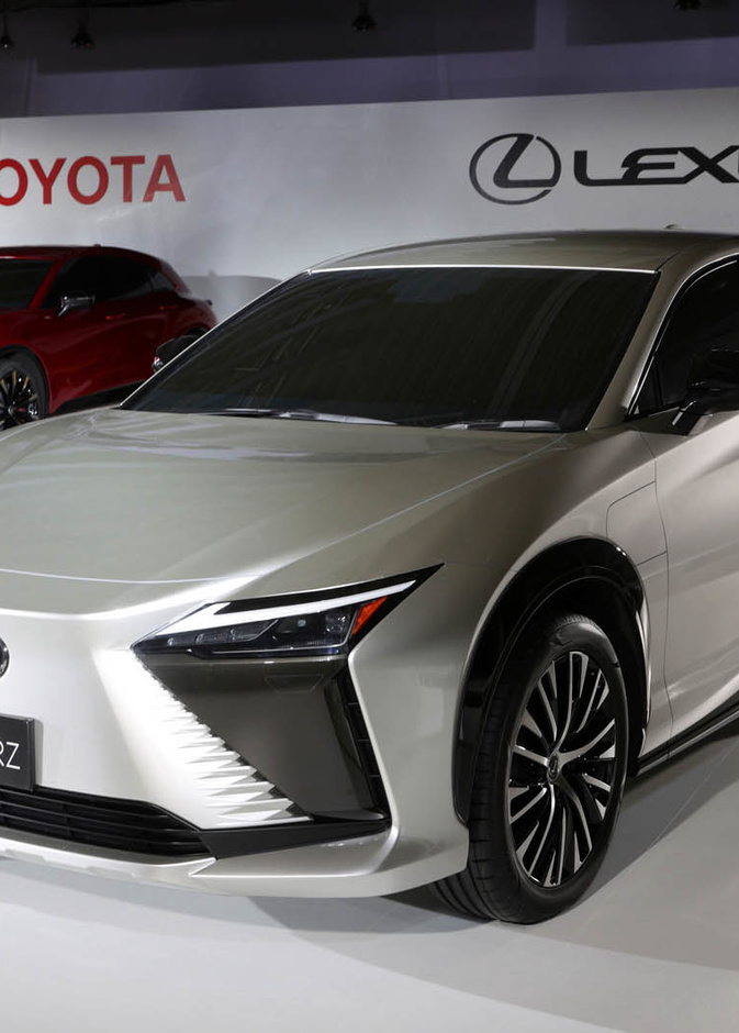 لكزس تطلق RZ SUV الجديدة كليا