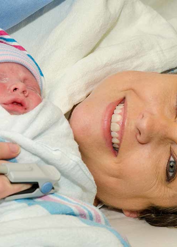 ما هي أهمية المشي بعد الولادة القيصرية