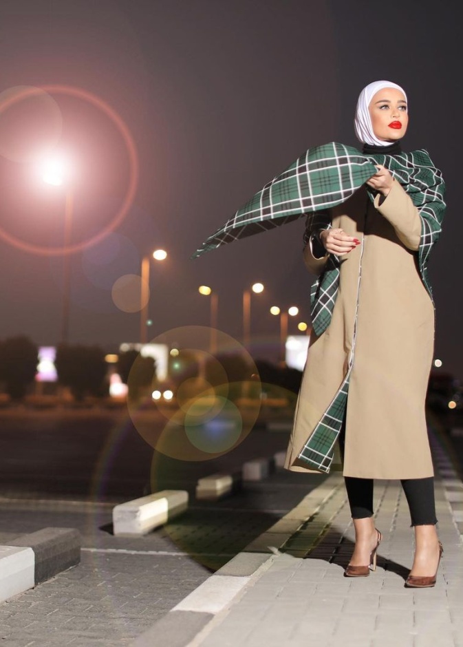 مرمر محمد وقع إختيارها على الوشاح بنقشة المربعات، وإختارته باللونين الأخضر والأسود
